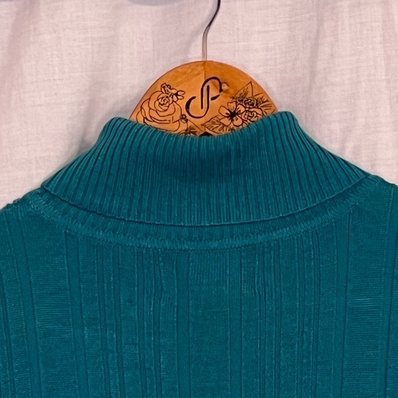 Requirements Emerald Green Sequin/Beaded Sleeveless Sweater Vest in Size 1X - Picture 7 of 10